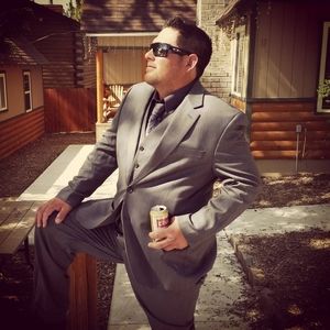 Meet your Posher, Levi